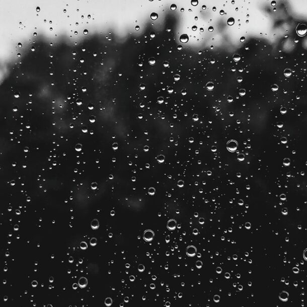 rocío de agua en la ventana