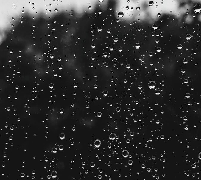 rocío de agua en la ventana